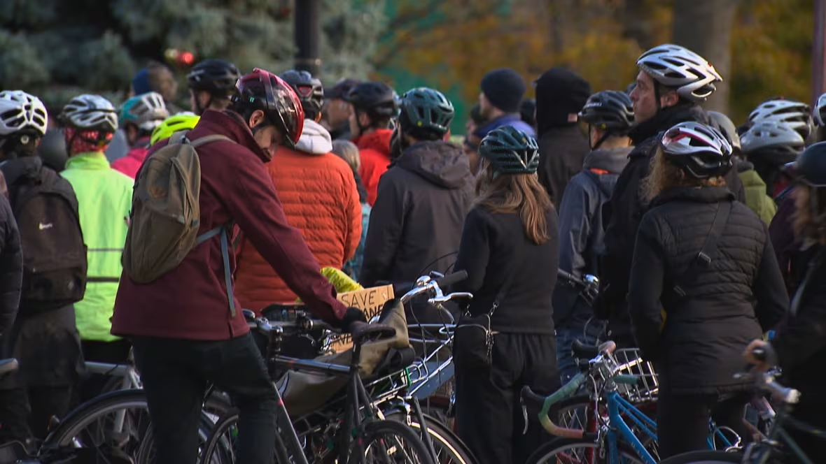 Setki rowerzystów z Toronto protestują przeciwko ustawie o pasach rowerowych w Ontario