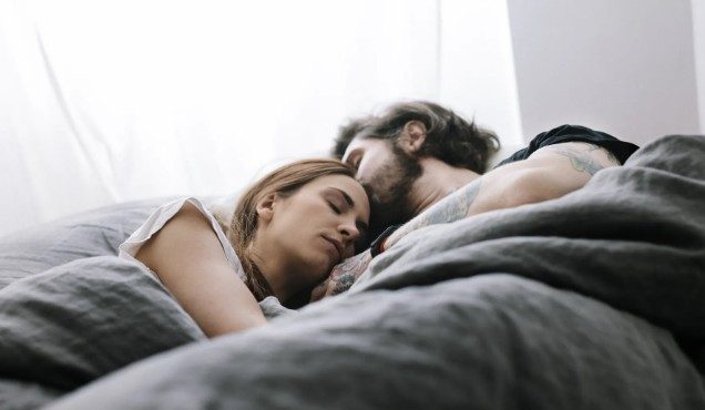 1 nieoczekiwany dowód, iż Twój partner naprawdę Cię kocha – według psychologa