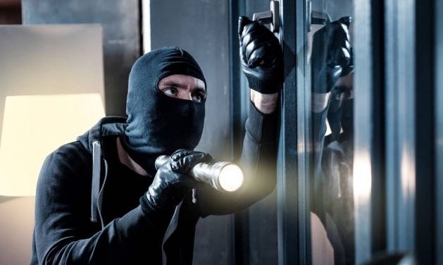 Mężczyzna z Ontario został oskarżony o napaść na włamywacza