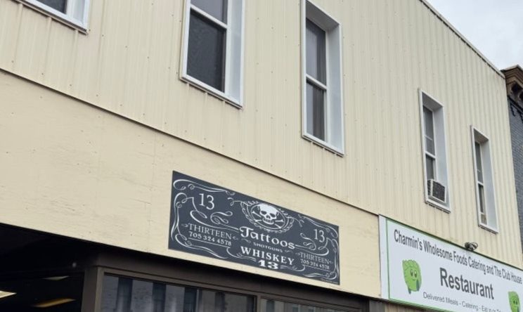 Zarzuty napaści wobec mieszkańca Ontario, który bronił się przed włamywaczem