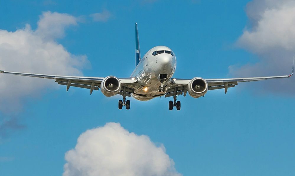 Ruch lotniczy nad Polską ograniczony. Całkowity zakaz lotów w części kraju