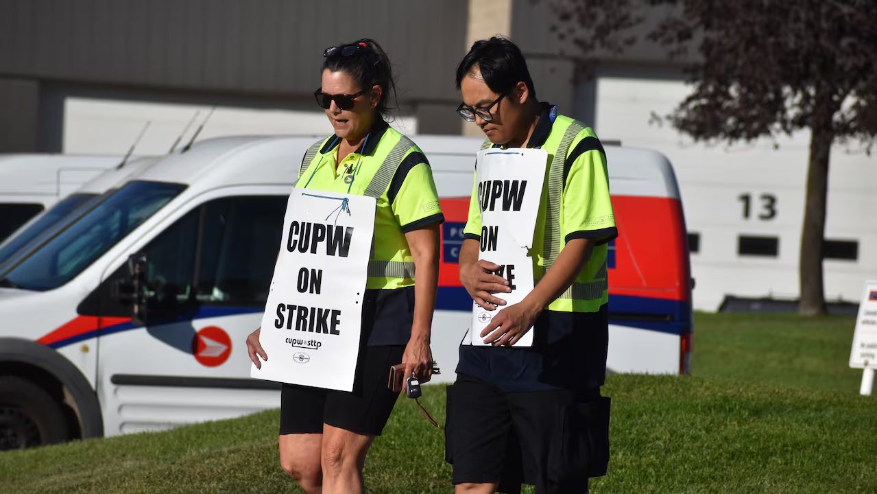 Strajk pracowników Poczty. Pikiety w całym kraju