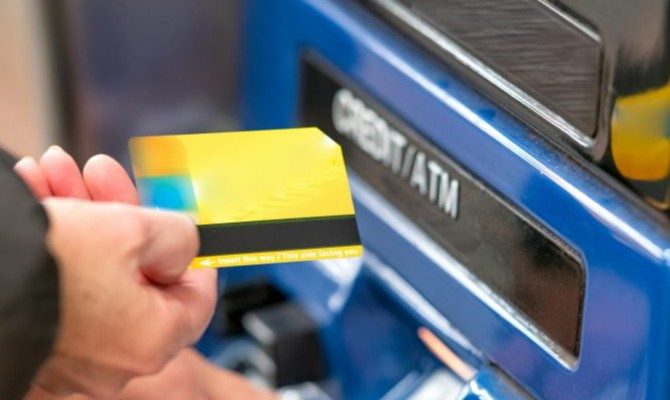 Kuzyni z Ontario usłyszeli 130 zarzutów w związku ze śledztwem dotyczącym kradzieży z rozproszeniem uwagi