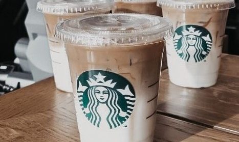Starbucks likwiduje sklepy i redukuje zatrudnienie o 900 osób w USA i Kanadzie