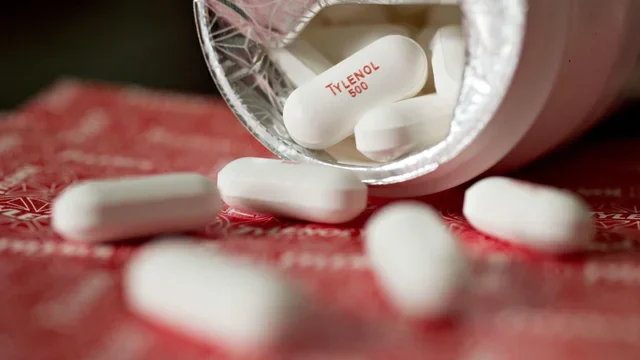 Trump łączy autyzm z Tylenolem