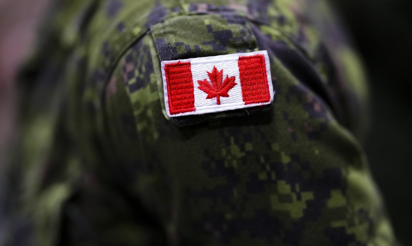 Wojsko bez mieszkań i rekrutów