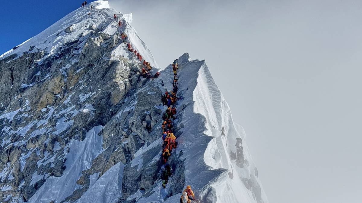 Setki turystów uwięzionych na Mount Everest