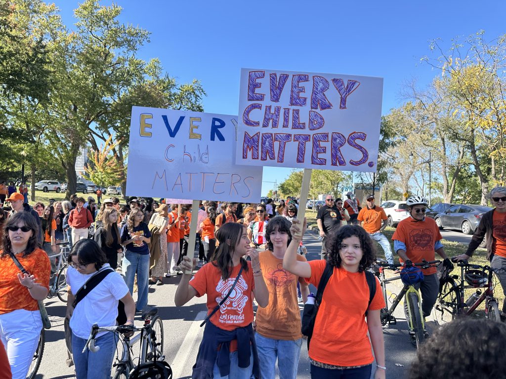 Tysiące ludzi w Montrealu na marszu z okazji Narodowego Dnia Prawdy i Pojednania