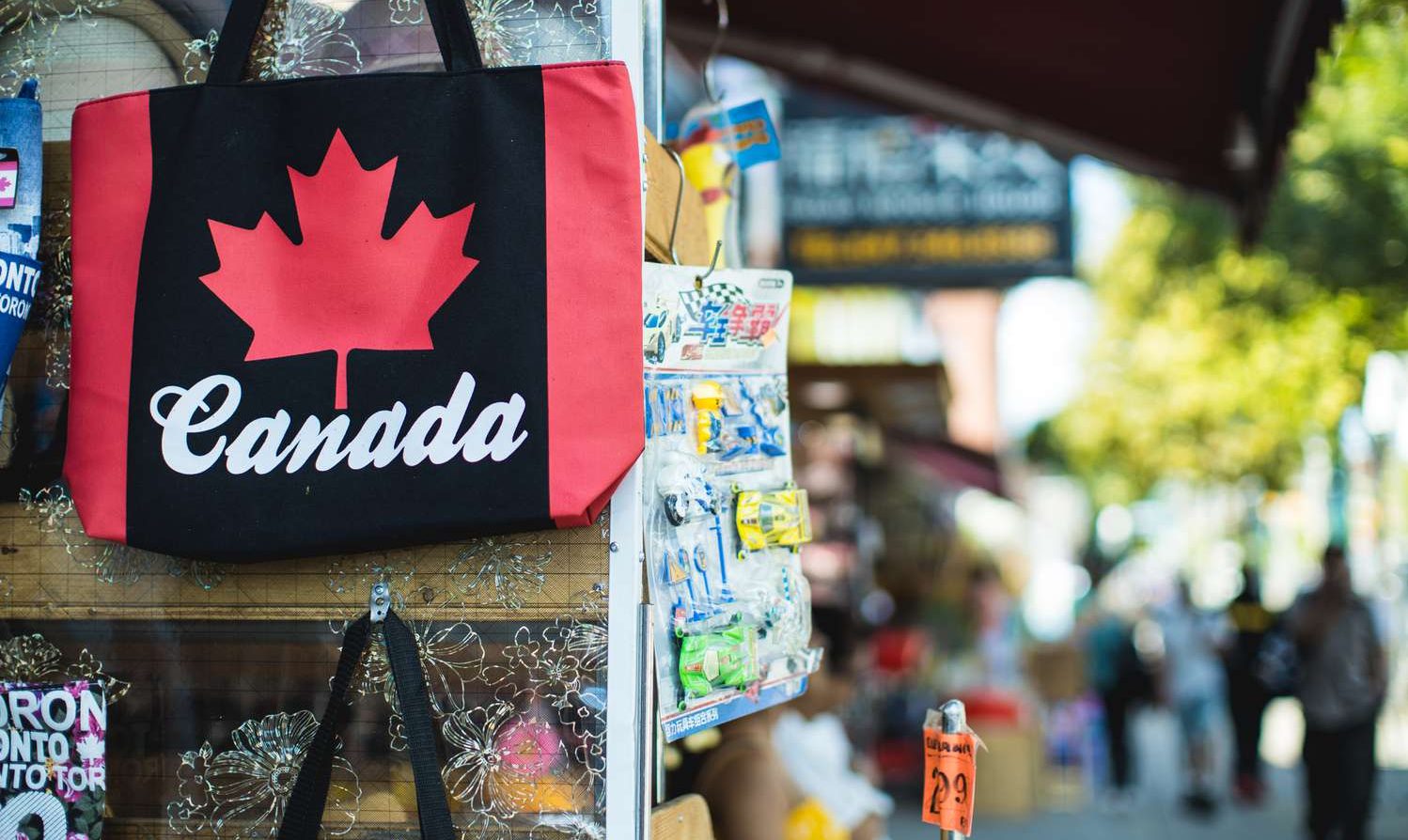 Kanadyjczycy zaciskają pasa przed świętami