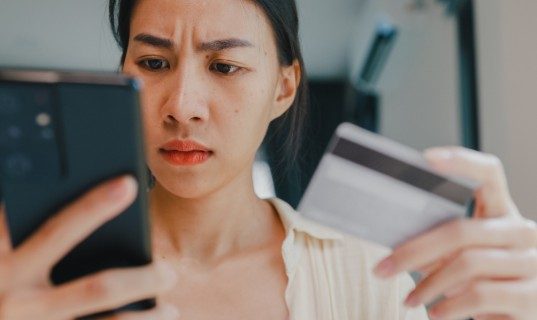 Blisko 100 osób z Ontario zostało oszukanych w wyniku „fałszywego śledztwa bankowego”; policja w rejonie GTA ostrzega mieszkańców