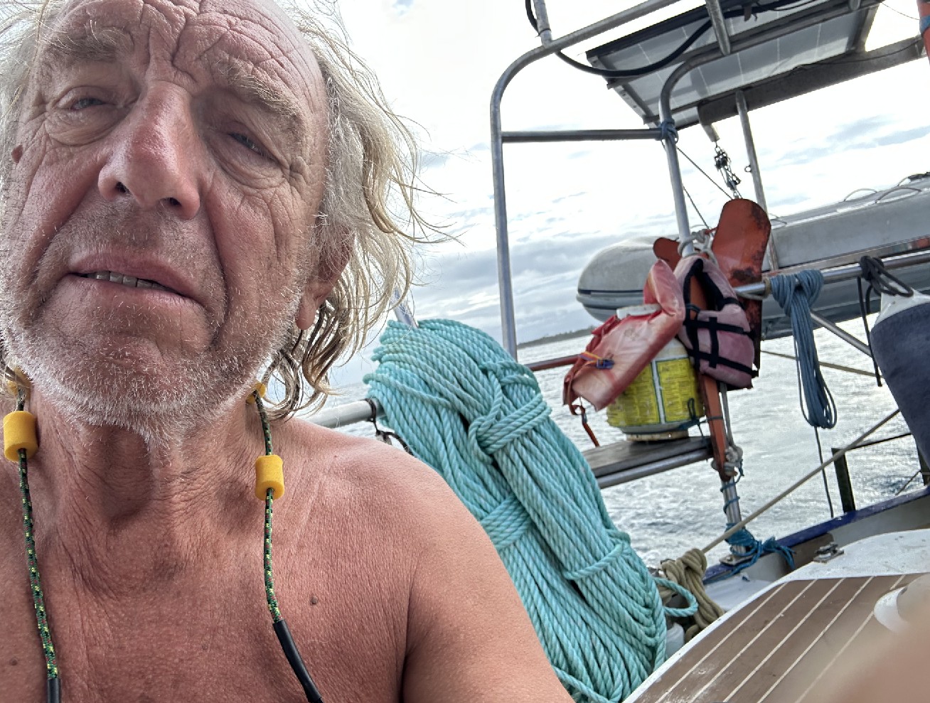 Tam, gdzie kwiat wpleciony we włosy na znaczenie