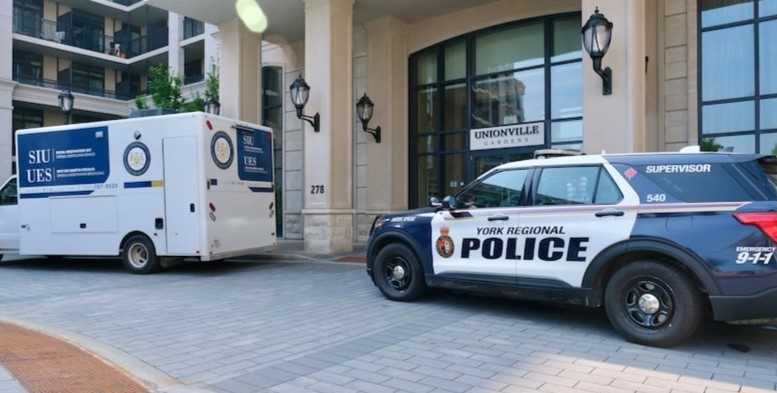 Policjant zastrzelił mężczyznę, który nie zareagował na polecenie przerwania ataku nożem na kobietę w jednym z mieszkań w Markham