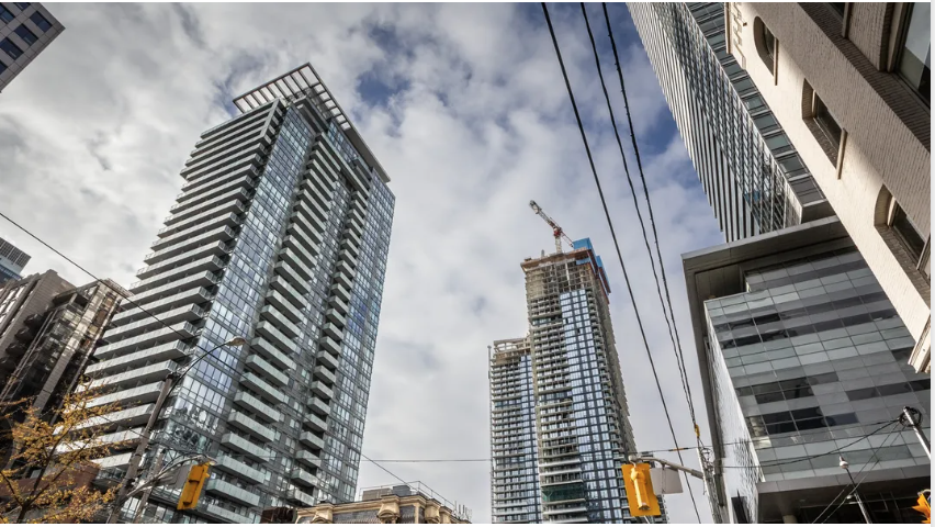 Sprzedaż mieszkań w rejonie Wielkiego Toronto osiągnęła najniższy poziom od 35 lat