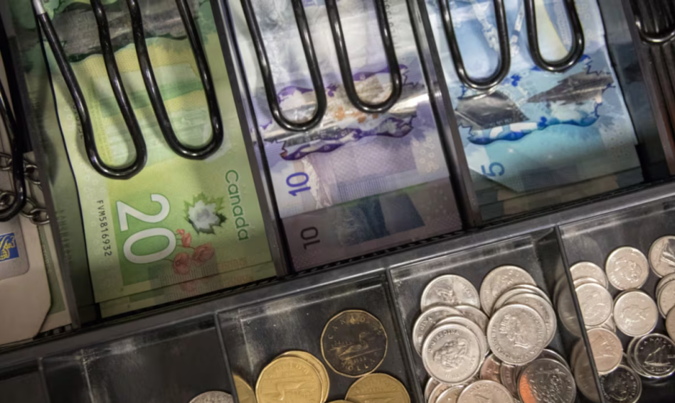 Minimalna płaca w Ontario wzrasta do 17,60 dolarów za godzinę od dziś