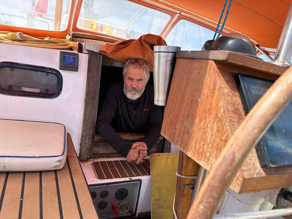 Dzień na oceanie, życie na jachcie z dala od lądu