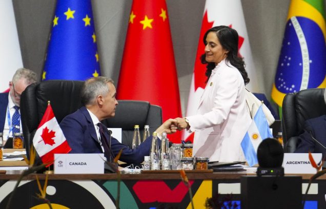 Carney dystansuje się od feministycznej narracji Trudeau