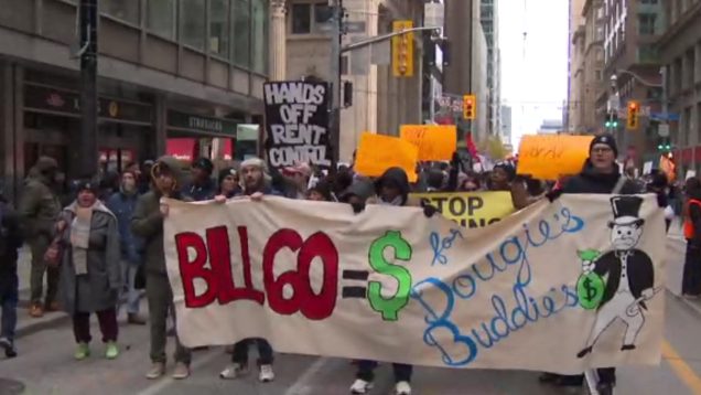 Protest na Queen’s Park przeciwko ustawie mieszkaniowej rządu Forda