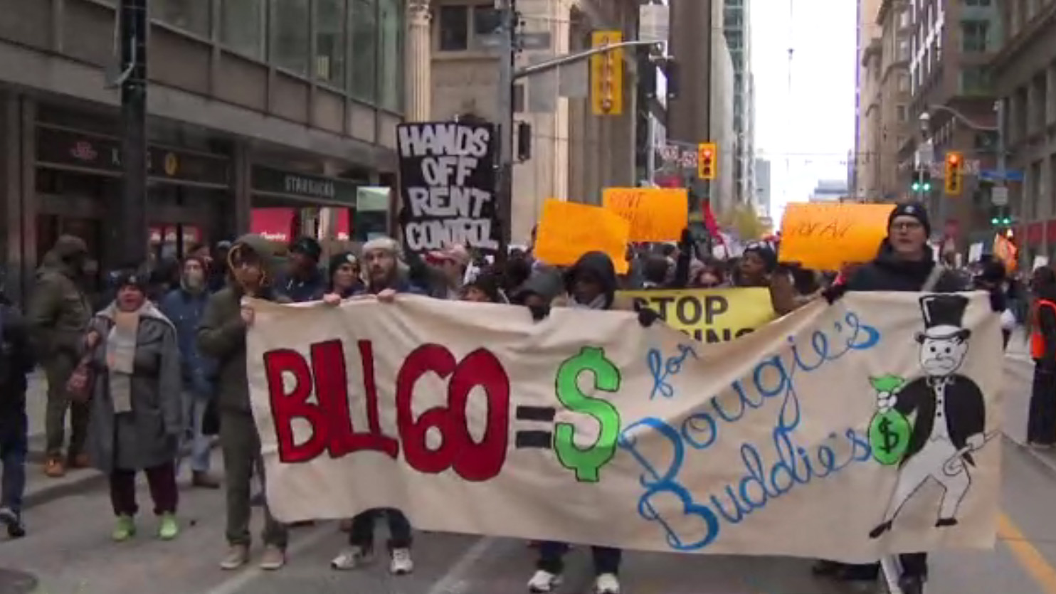 Protest na Queen’s Park przeciwko ustawie mieszkaniowej rządu Forda