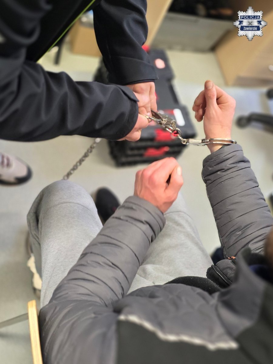 Celowo wjechał w pieszych autem