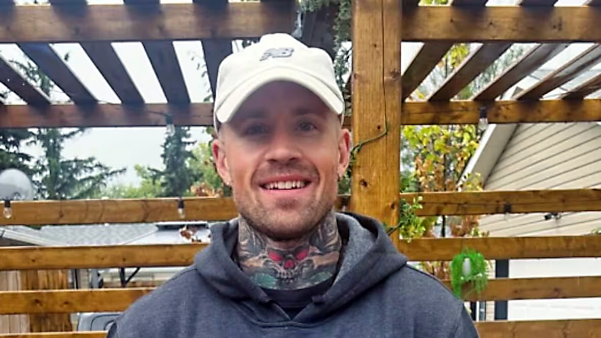 Były policjant z Saskatoon oskarżony po „imprezie w jacuzzi”