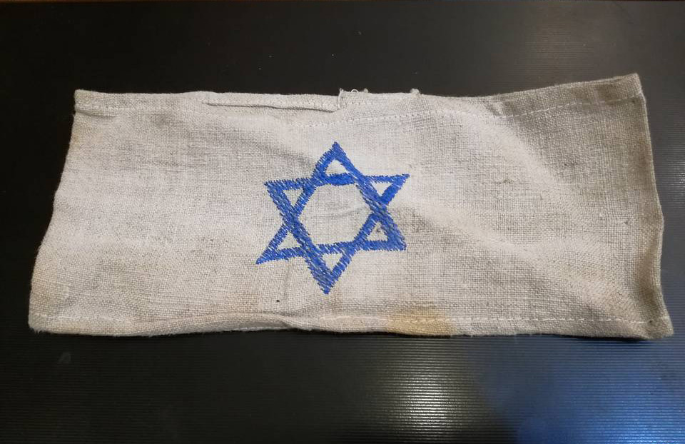 Sikorski wzywa ambasadora Izraela po wpisie Jad Waszem