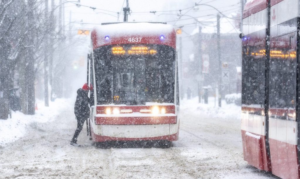 Do 20 cm śniegu w GTA. Silny wiatr i możliwe przerwy w dostawach prądu