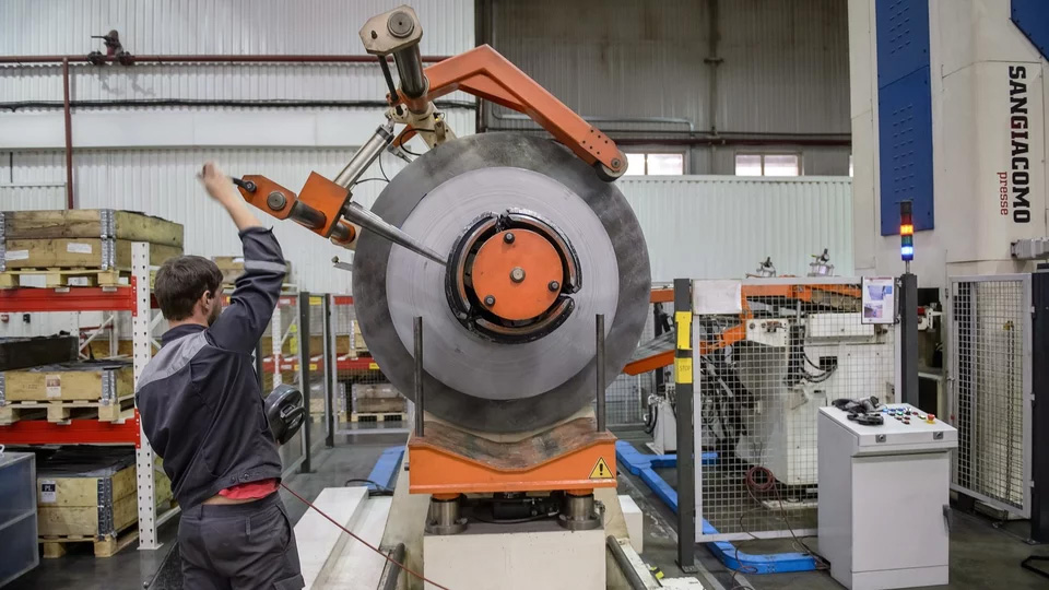 Fala zwolnień. Tysiące Polaków straci pracę