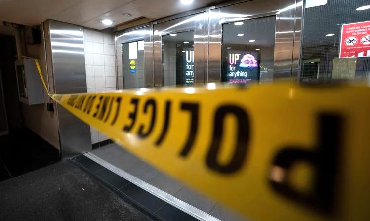 Pracownik TTC dźgnięty nożem na stacji TMU. Policja zatrzymała podejrzanego