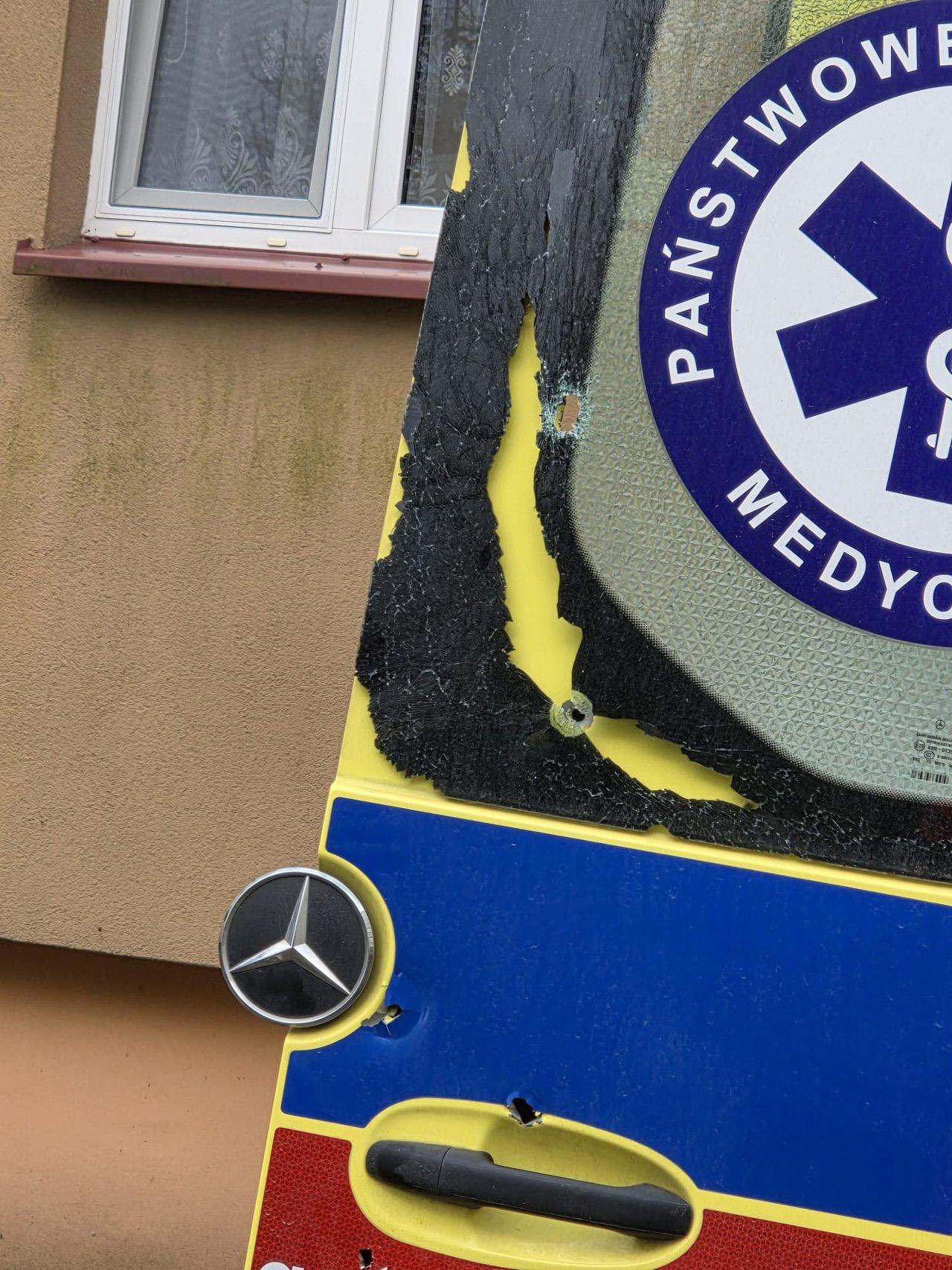 Strzały podczas policyjnej interwencji . Nie żyje napastnik i kobieta