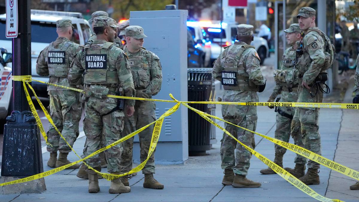 Strzały w pobliżu Białego Domu. Żołnierze w stanie krytycznym