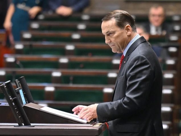 Sikorski – Polska kupi broń w USA za 100 mln dolarów i przekaże ją Ukrainie