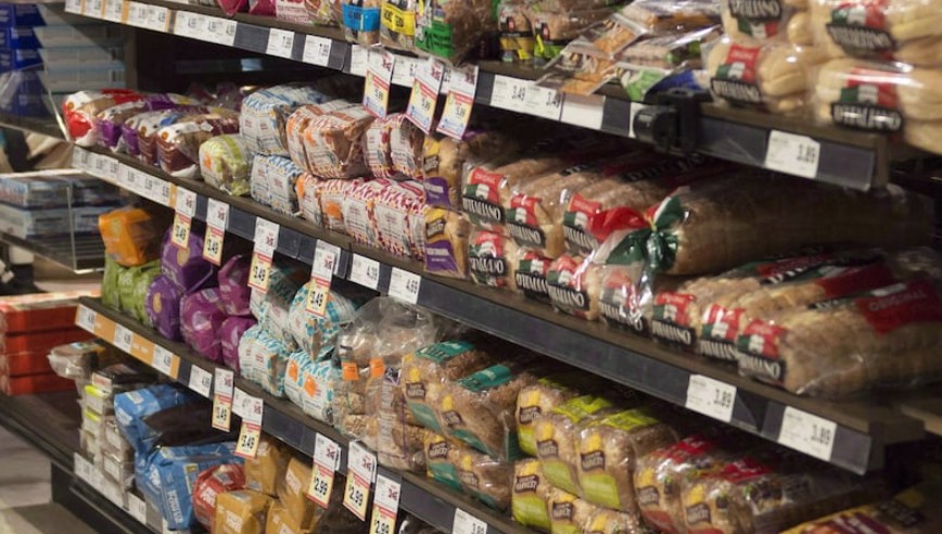 Możesz otrzymać co najmniej 50 dolarów z rekompensaty związanej z zawyżaniem cen pieczywa