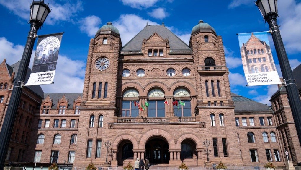 Deficyt Ontario spadł o miliard dolarów, choć wojna handlowa pogarsza prognozy gospodarcze