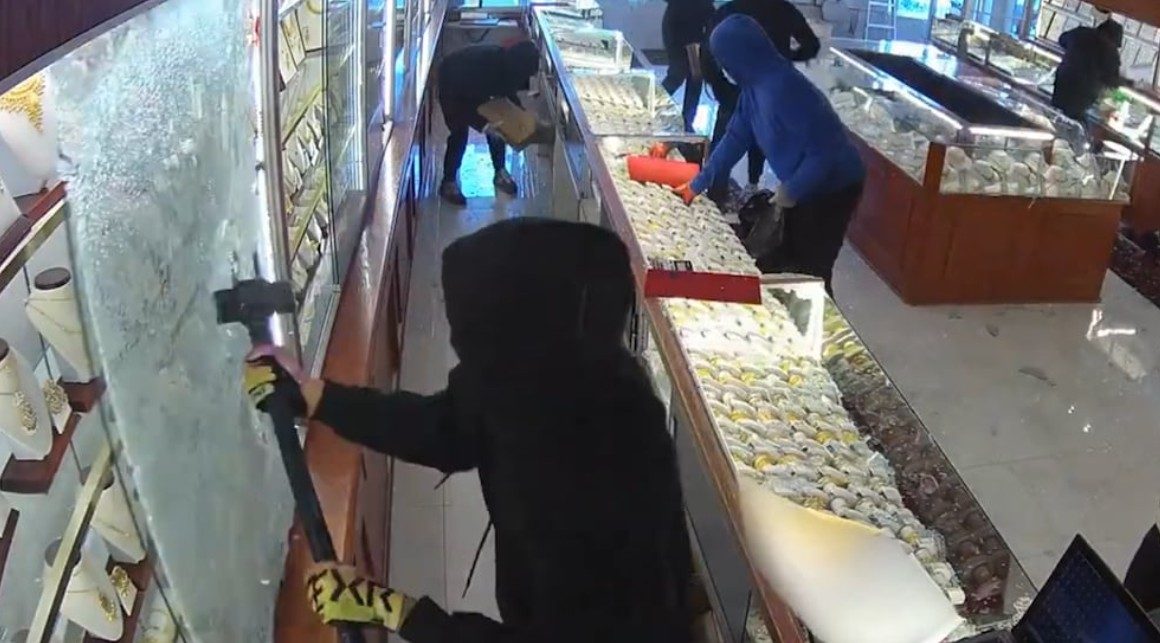 Policja: Duża część osób łamiących warunki zwolnienia to młodzież oskarżana o rozboje i włamania