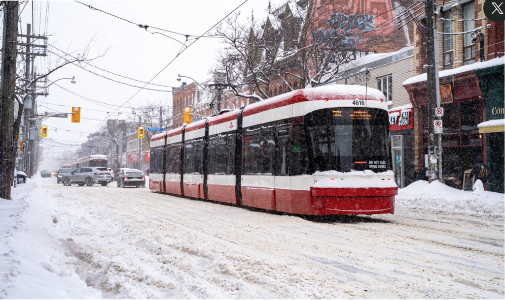 Toronto podnosi kary za blokowanie torowisk i pozostawianie włączonych silników