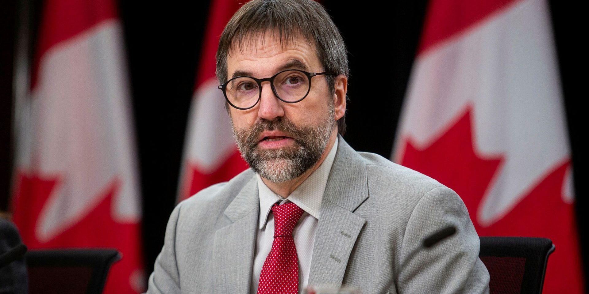 Spór o kierunek polityki klimatycznej w rządzie Carneya