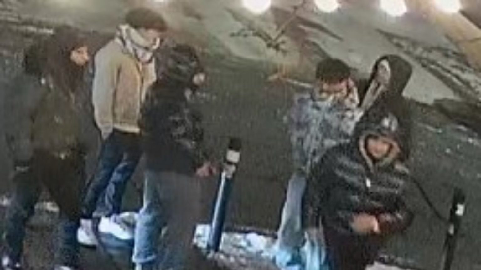 Atak nożem w Annex. Policja szuka sześciu podejrzanych