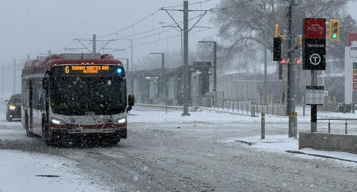 Nieustające problemy z linią Finch West LRT. Tym razem zawiodły rozjazdy i zwrotnice