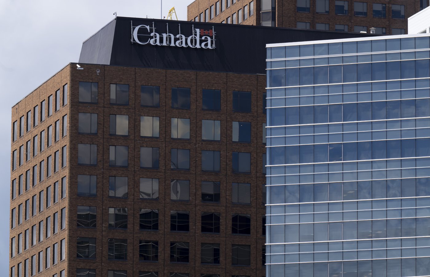 Cięcia w służbie publicznej. Tysiące pracowników może stracić pracę