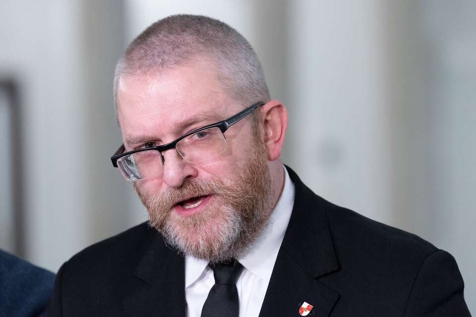 Sondaż – tylko cztery partie w Sejmie. Korona Brauna wyprzedziła Konfederację!