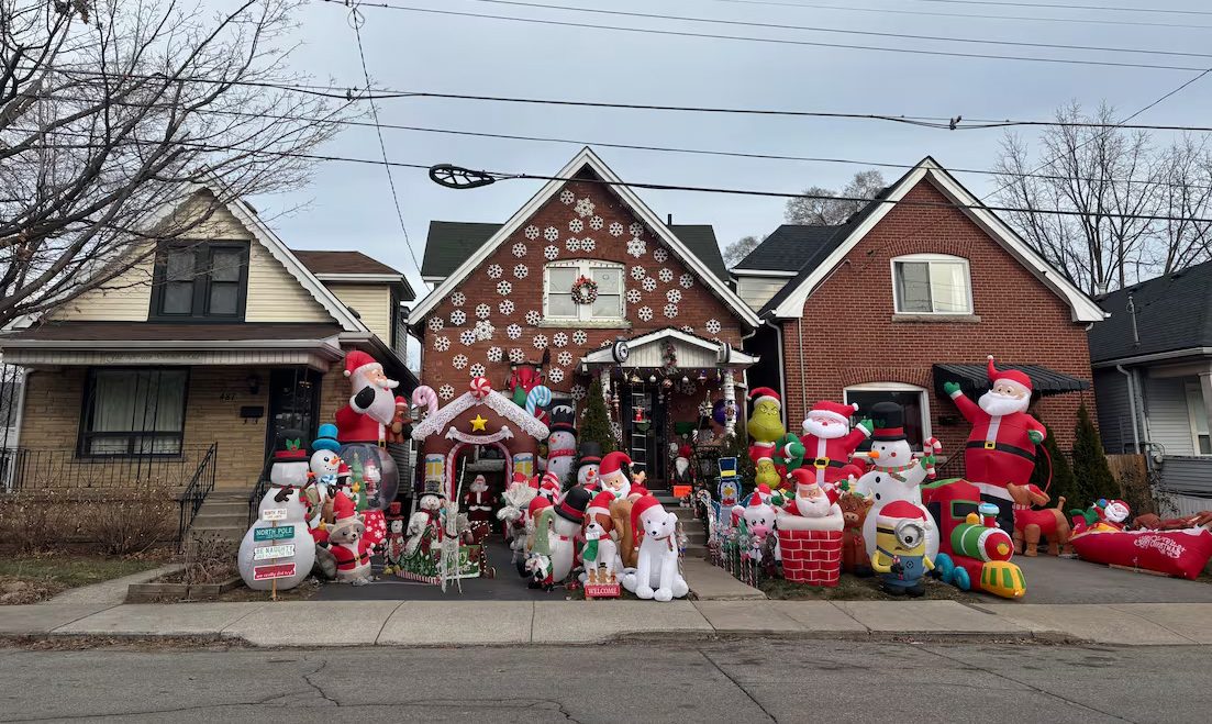 Piernikowy dom w Hamilton. Świąteczna atrakcja przyciąga mieszkańców