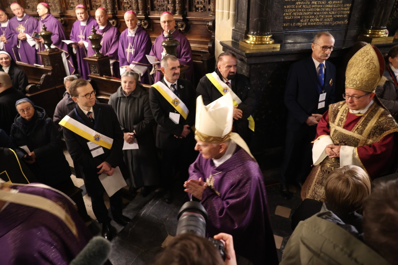 Ingres na Wawelu. Kardynał Ryś zastąpił arcybiskupa Jędraszewskiego