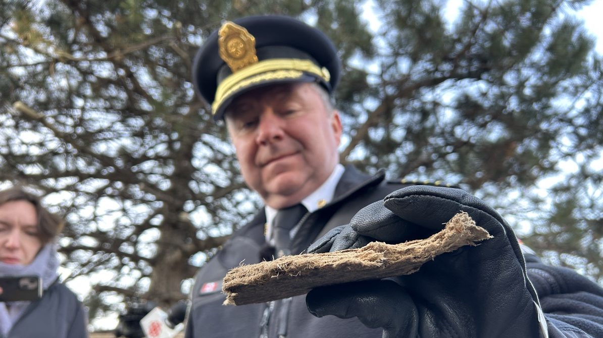 Uporczywy pożar w Thorncliffe Park. Strażacy bez dostępu do źródła ognia