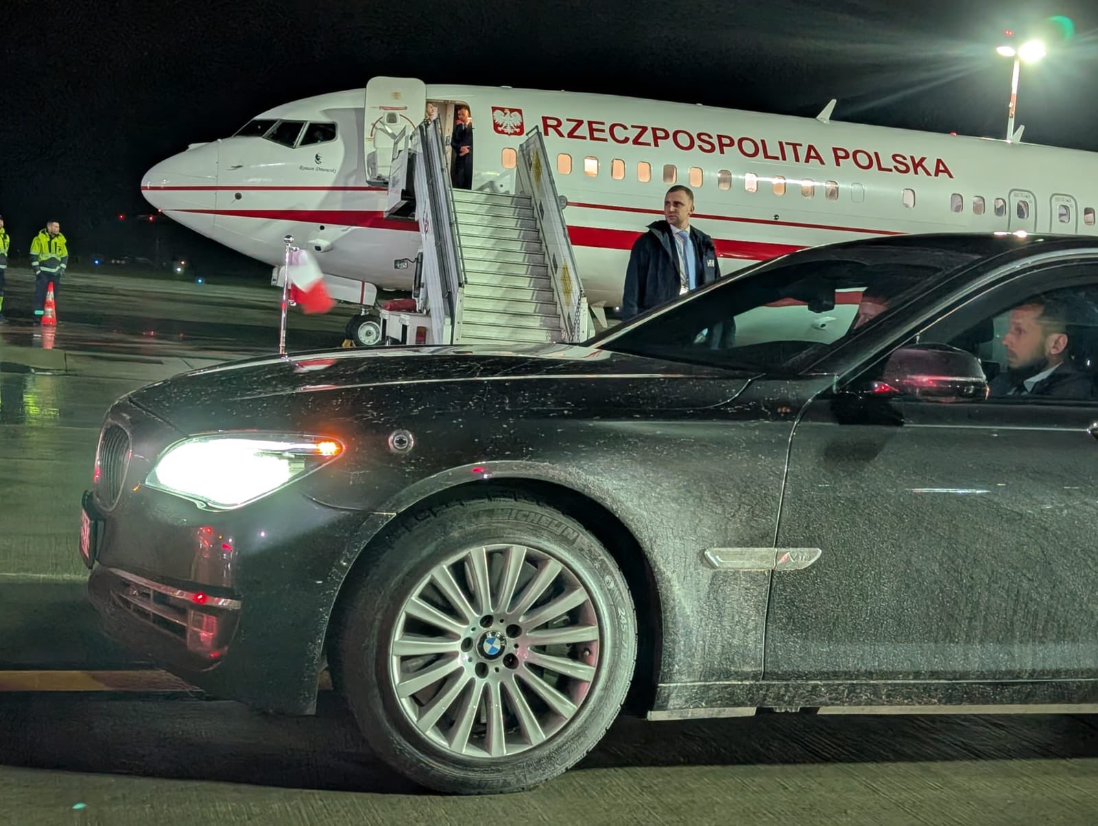 Burza wokół brudnej limuzyny prezydenta Nawrockiego