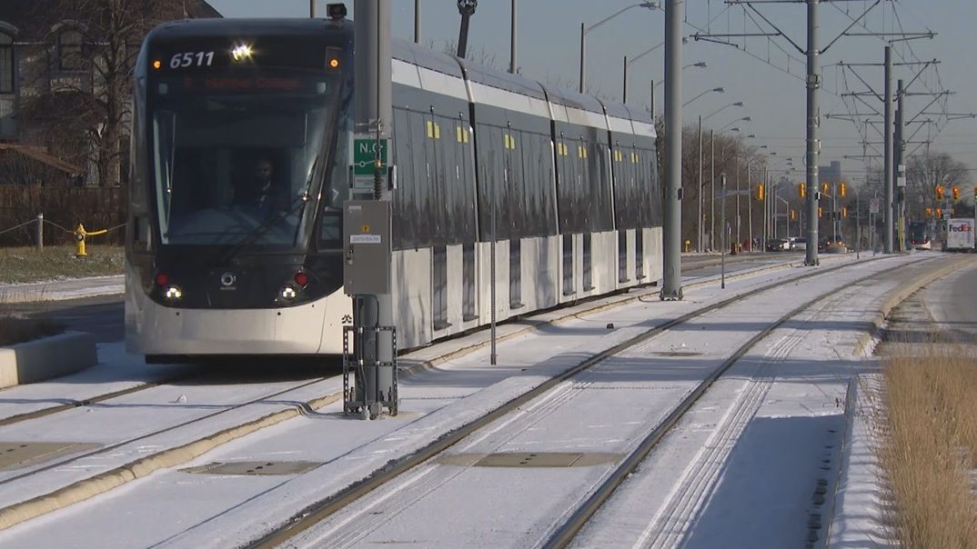 Nowa linia za miliardy, a jedzie jak żółw