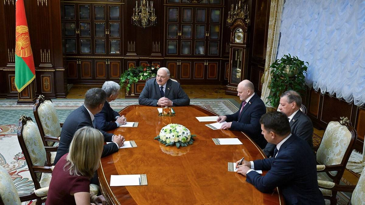 Łukaszenka zwalnia 123 więźniów politycznych. Andrzej Poczobut odmówił ułaskawienia