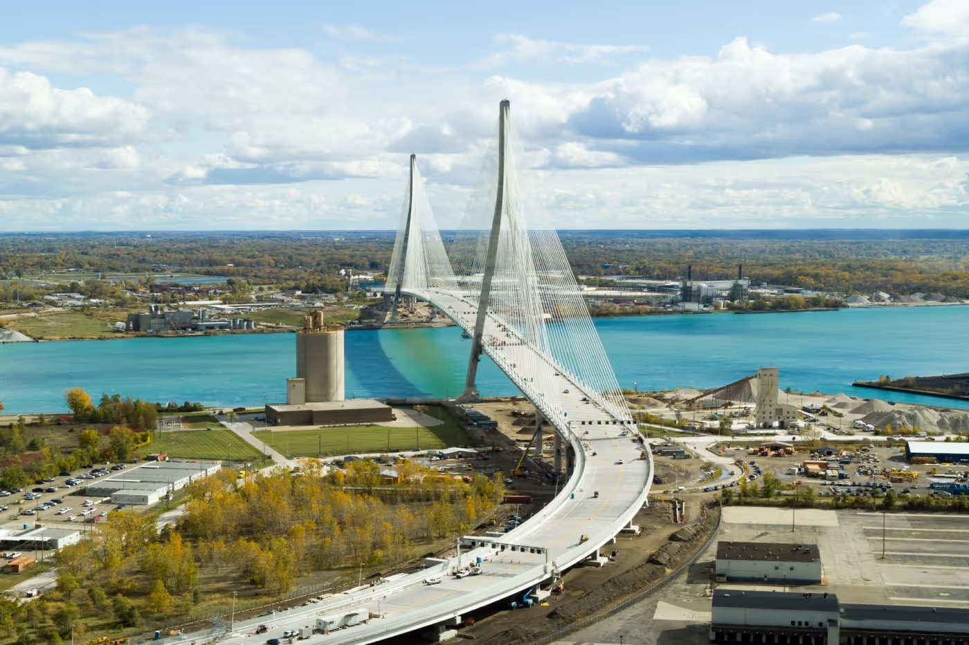 Most, LRT i kolej miejska. Na te inwestycje Ontario wciąż czeka