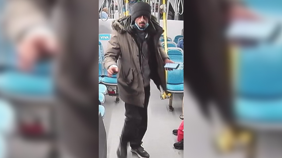 Napaść seksualna w torontońskim autobusie. Napastnik był na zwolnieniu warunkowym