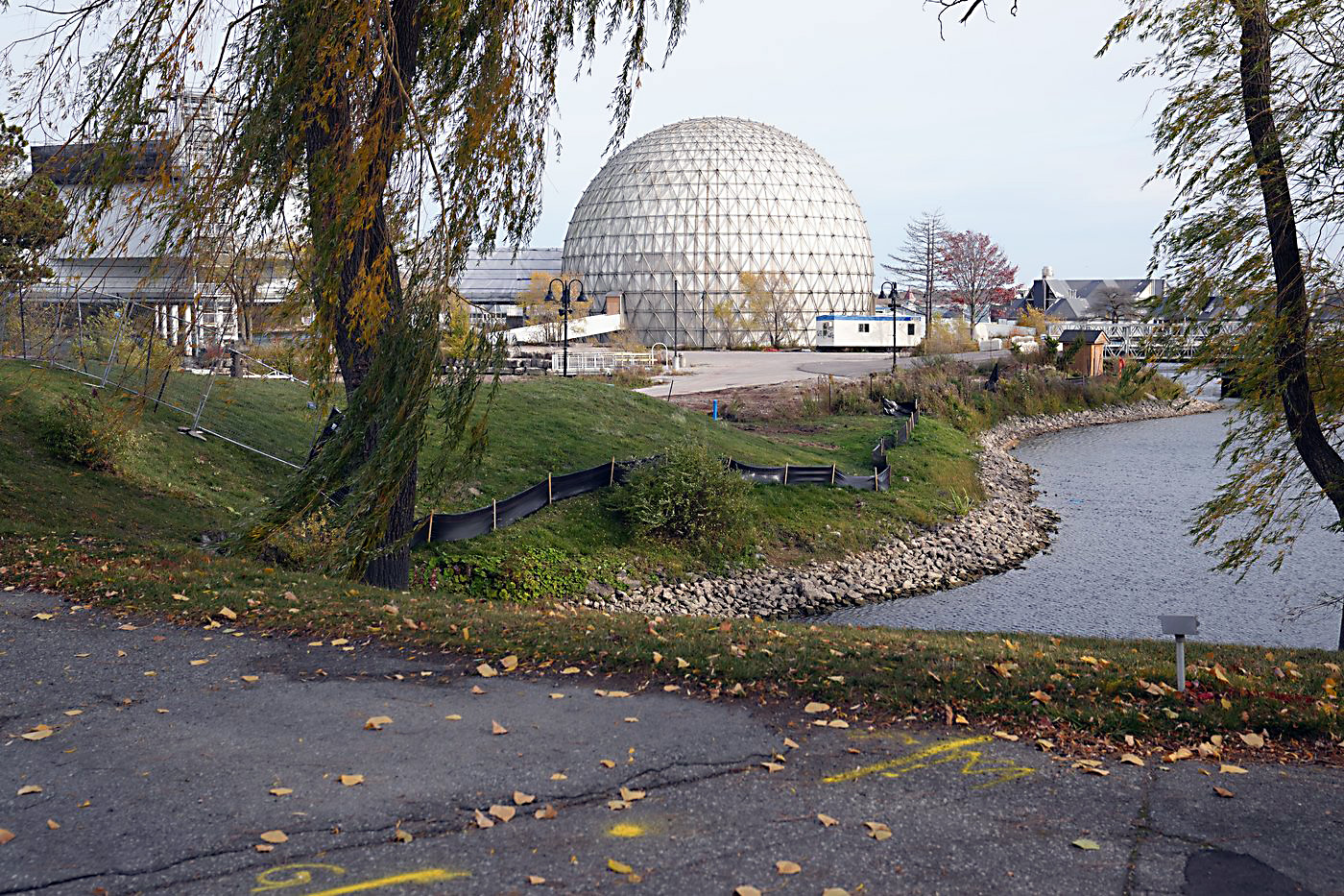 Spór o Ontario Place. Rząd odpiera zarzuty o ścieki w jeziorze