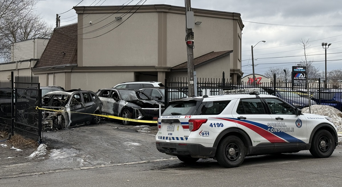 Podpalenie salonu samochodowego na wschodzie Toronto